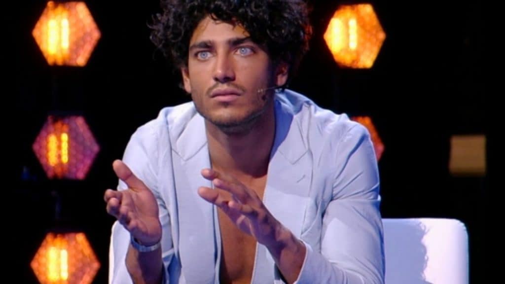 Akash Kumar, il duro attacco ad Andrea Cerioli: “La mia carriera se la sogna, è solo un tronista” Akash Kumar, il duro attacco ad Andrea Cerioli: “La mia carriera se la sogna, è solo un tronista”