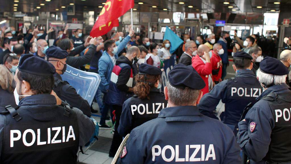 Blocco dei licenziamenti manifestazione