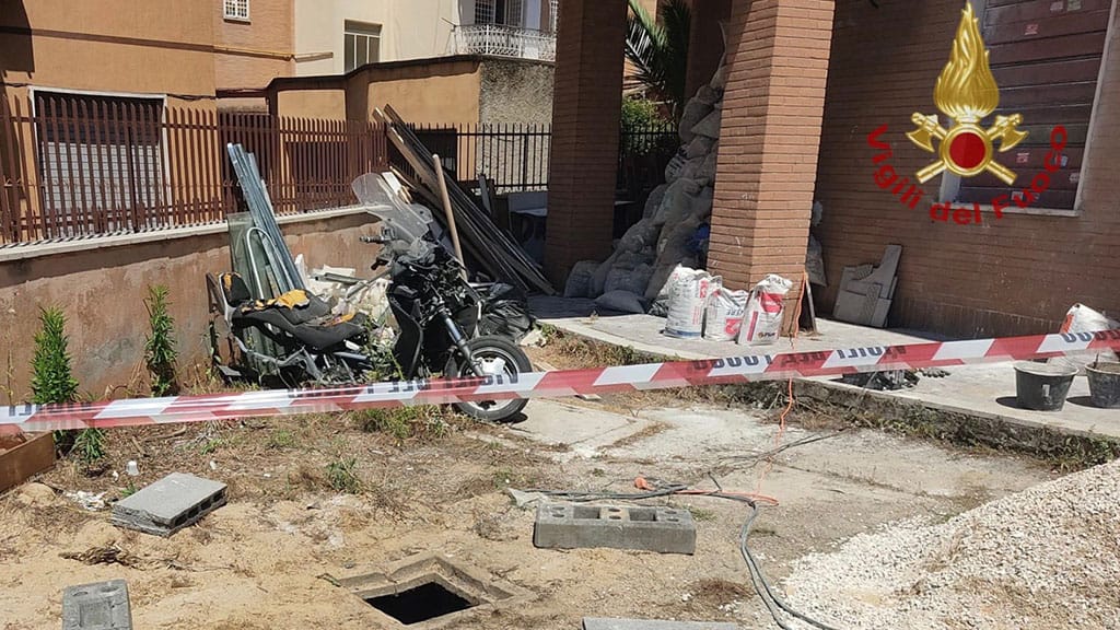 bimbo cade in un pozzetto a Roma