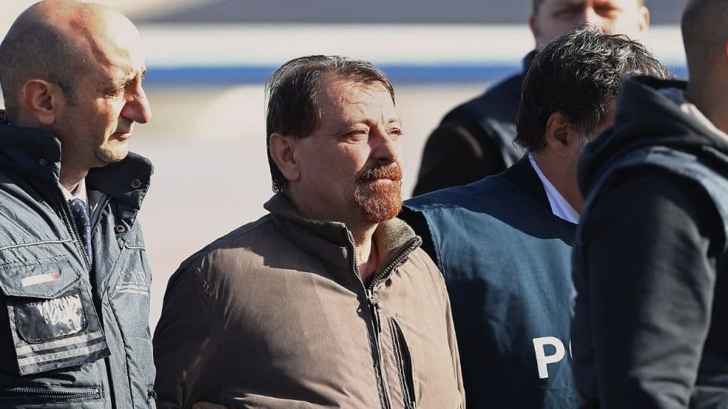 Cesare Battisti trasferito dal carcere di Rossano | rischi per la sua sicurezza - Vimarsana News