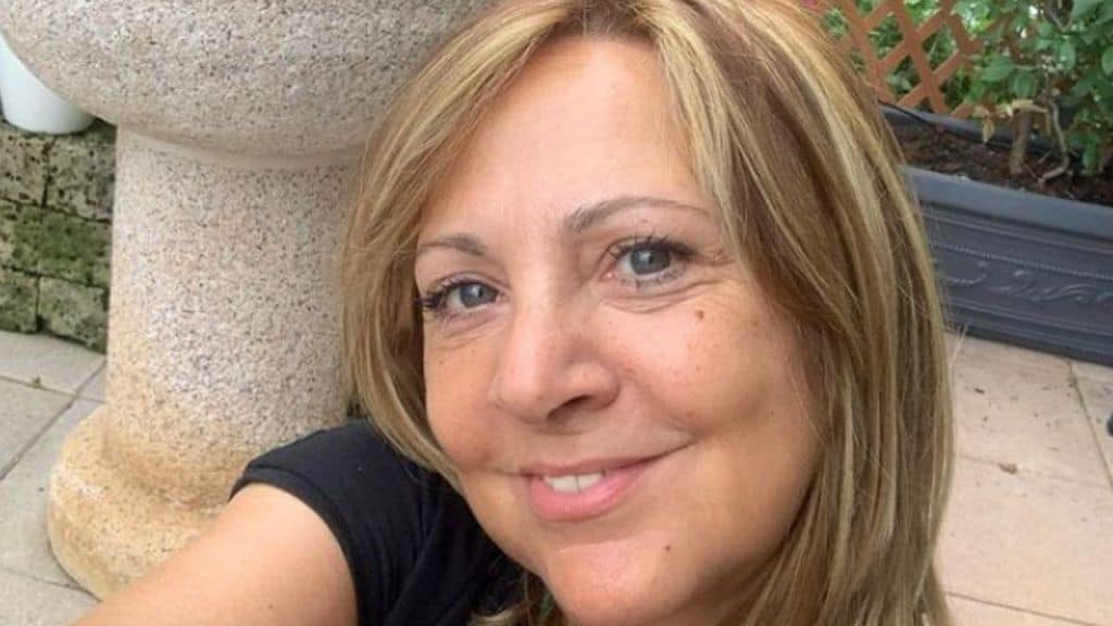 Debora Villa chi é: carriera e vita privata dell'attrice comica volto di Camera Cafè e di Zelig