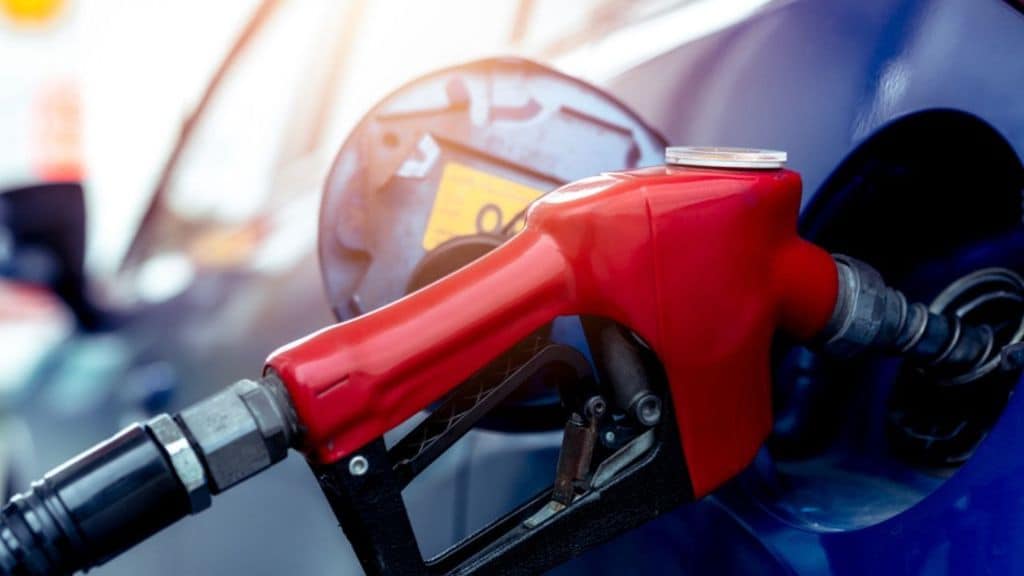 Gasolio e benzina, volano i prezzi: perché il caro carburanti avrà un impatto pesante sulle vacanze e sulla ripresa