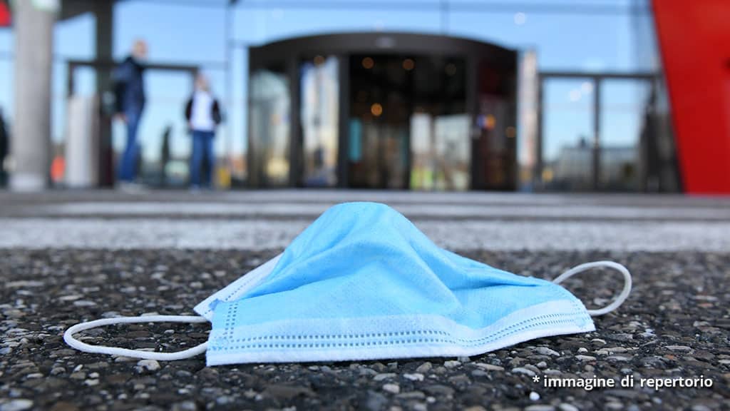 lite per una mascherina al supermercato: spara e uccide una donna