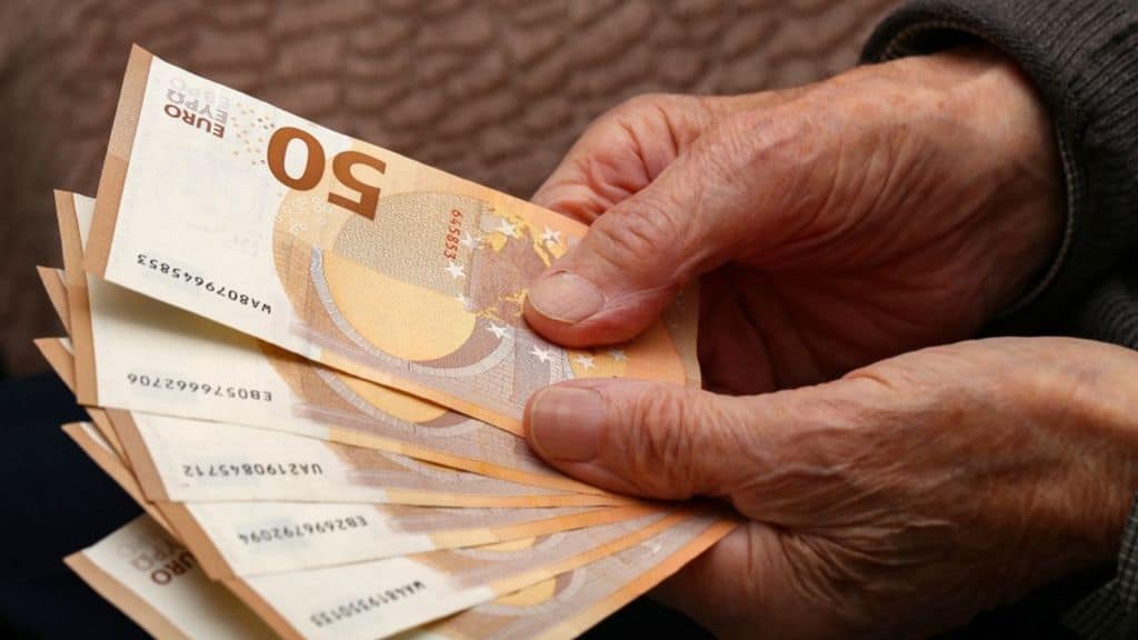 Pensioni e Ape sociale: il 15 luglio è il termine entro cui presentare domanda, i requisiti e le modalità