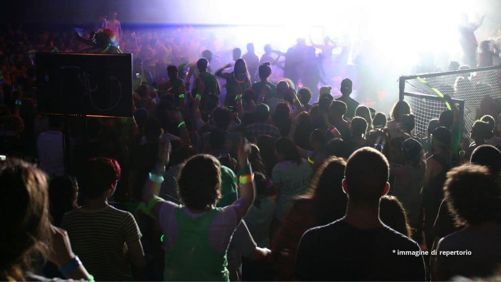 rave party a maleo con 700 persone