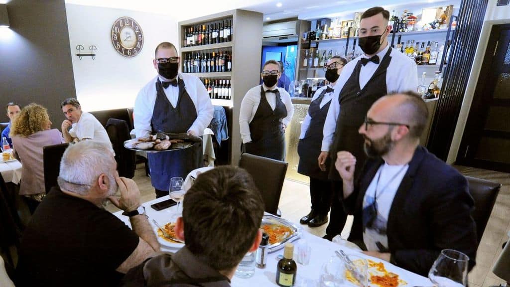 ristoranti cambia limite persone all'aperto e al chiuso