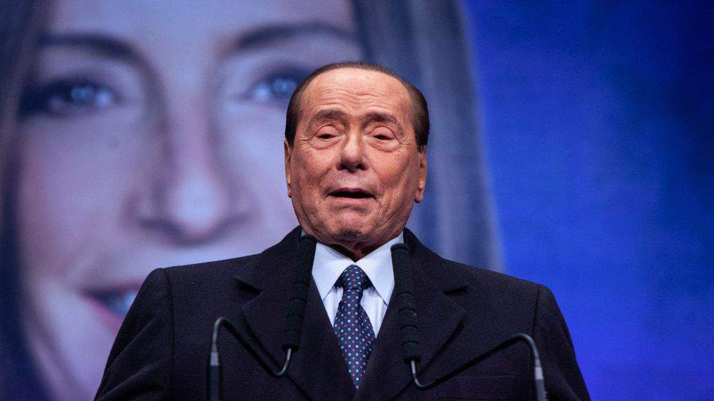 silvio berlusconi parla della malattia e commenta la scena politica