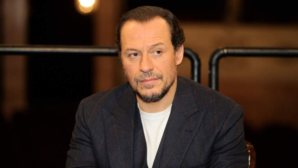 stefano accorsi