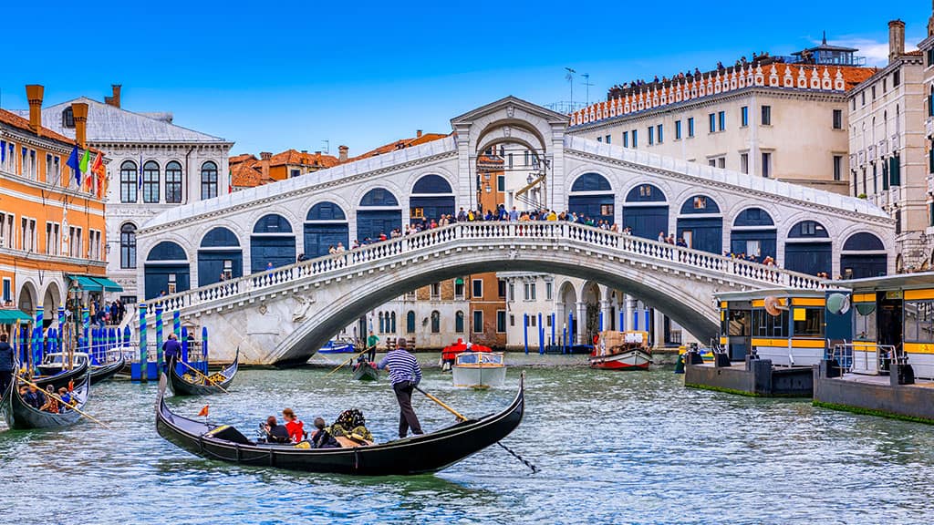 Venezia: 10 cose da fare e vedere nella città lagunare, tra tour in gondola e meraviglie dell’arte