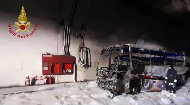 Bus in fiamme Livigno