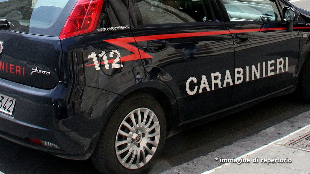 donna presa a martellate a Follonica, colpito il nipotino