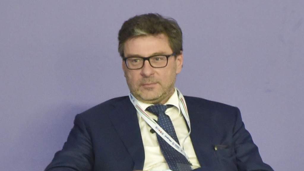 Giorgetti firma decreto bonus tv