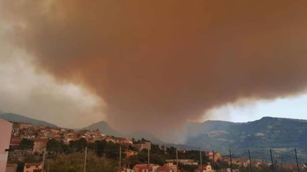 Incendio a Santu Lussurgiu in Sardegna