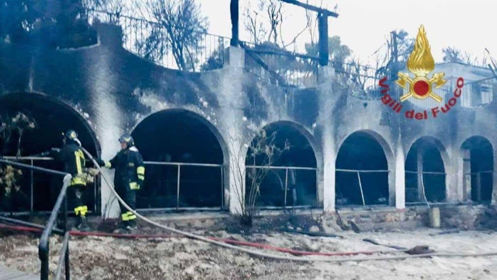 Incendio nel resort di Temptation Island