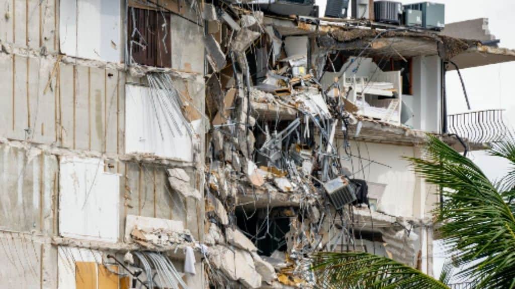 Palazzo crollato a Miami, vigile del fuoco trova il corpo della figlia