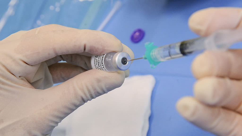 Pfizer aggiorna il vaccino alla variante Delta