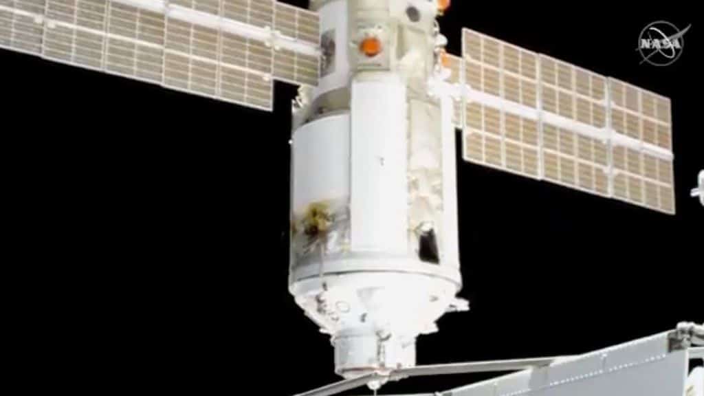 La stazione spaziale internazionale ruota di 45 gradi