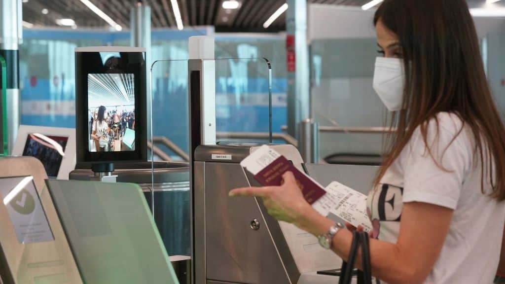 Le regole per viaggiare sicuri e informati all'estero