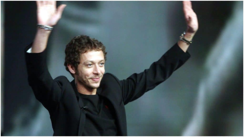 Addio di Valentino Rossi: “Sarò un pilota tutta la vita. Il prossimo anno correrò con le macchine” Addio di Valentino Rossi: “Sarò un pilota tutta la vita. Il prossimo anno correrò con le macchine”