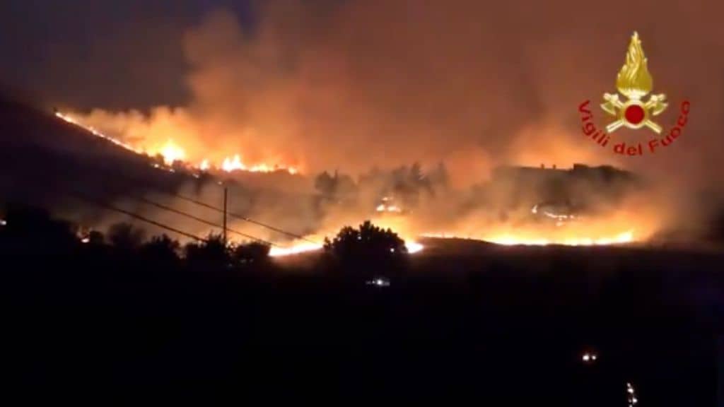 Incendi in Sicilia e Calabria, è emergenza