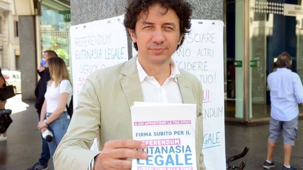 Raggiunte 320 mila firme per eutanasia legale