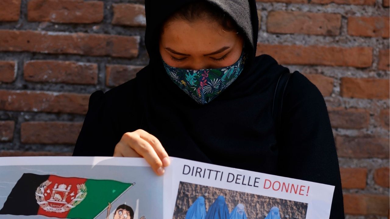 afghanistan, a kabul stop al lavoro per quasi 3000 donne