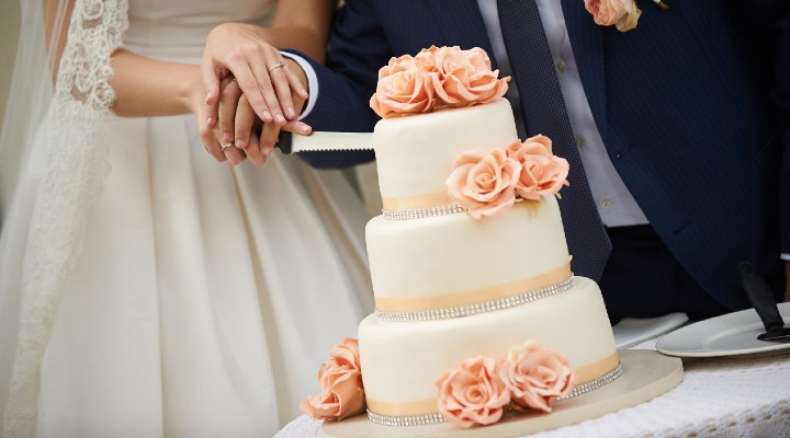 avvelena sposa durante matrimonio