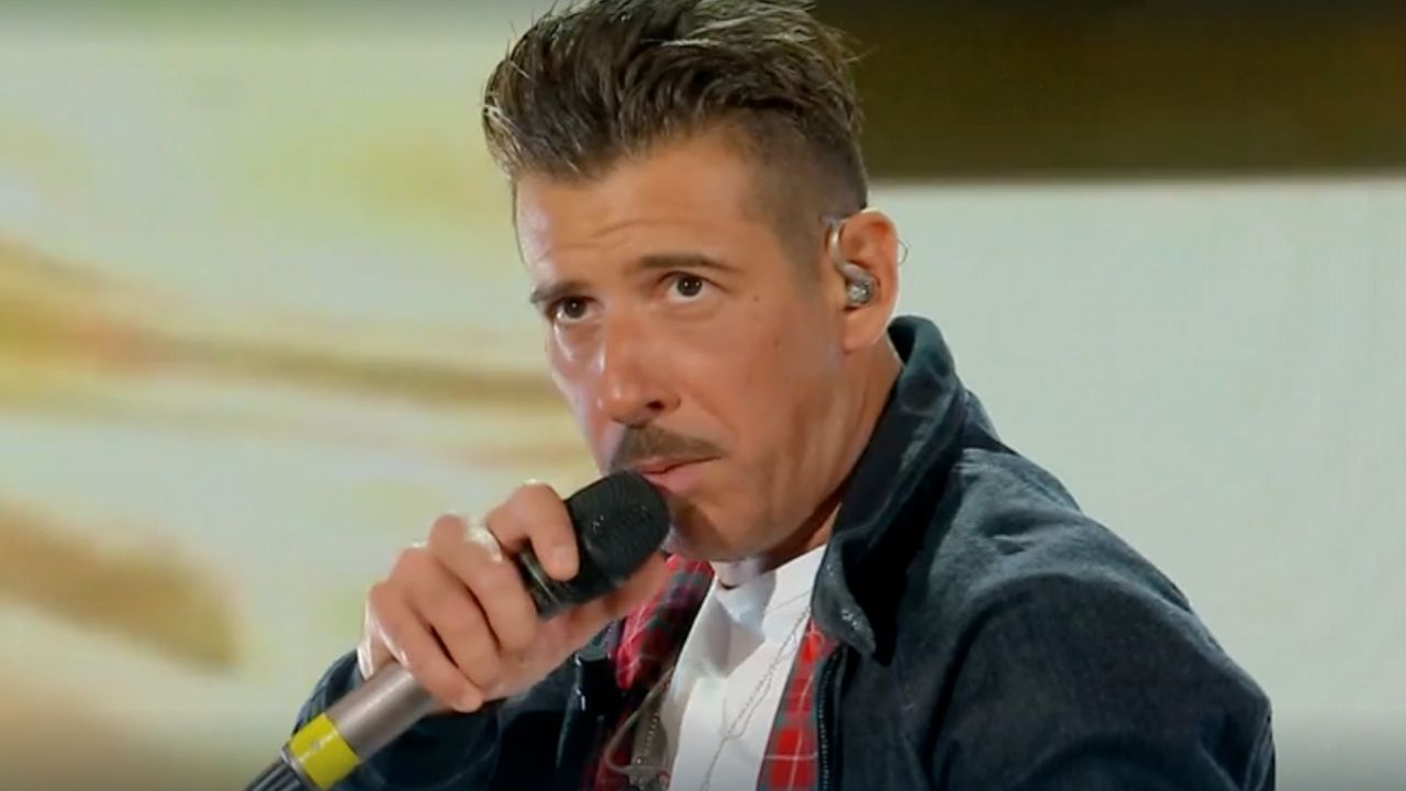 francesco gabbani in playback a domenica in