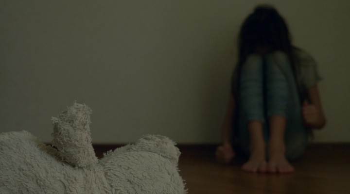 giovane padre uccide amico presunto pedofilo