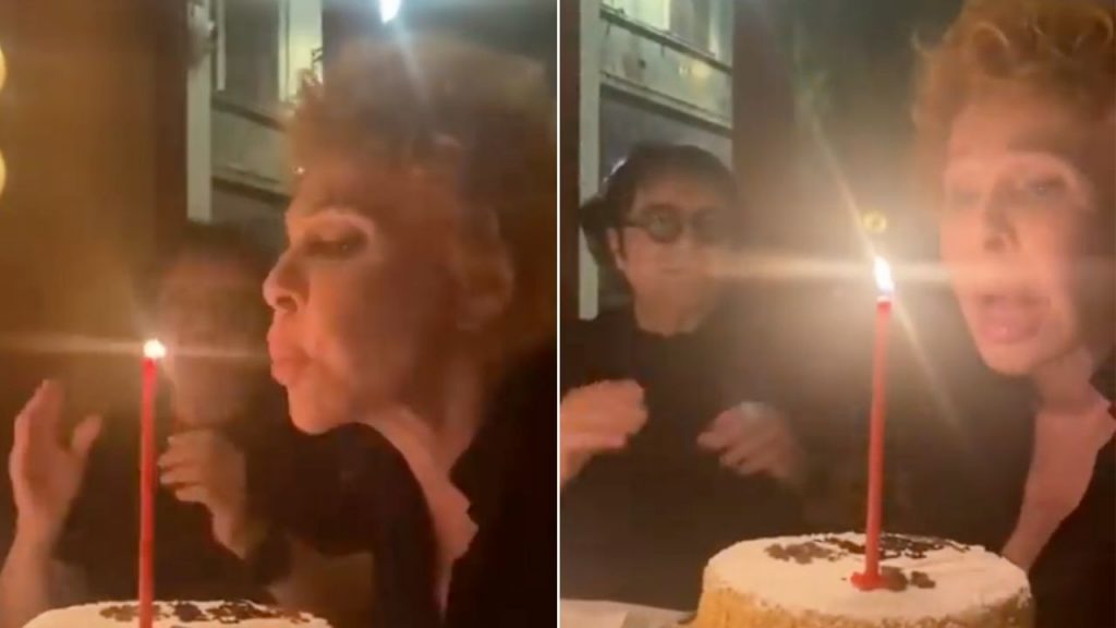 Ornella Vanoni soffia sulla candelina, ma non si spegne: il video dalla festa di compleanno con Renato Zero Ornella Vanoni soffia sulla candelina, ma non si spegne: il video dalla festa di compleanno con Renato Zero