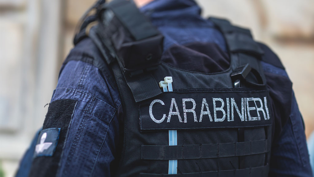 Uccisa a Vicenza, carabinieri circondano casa dell'ex marito