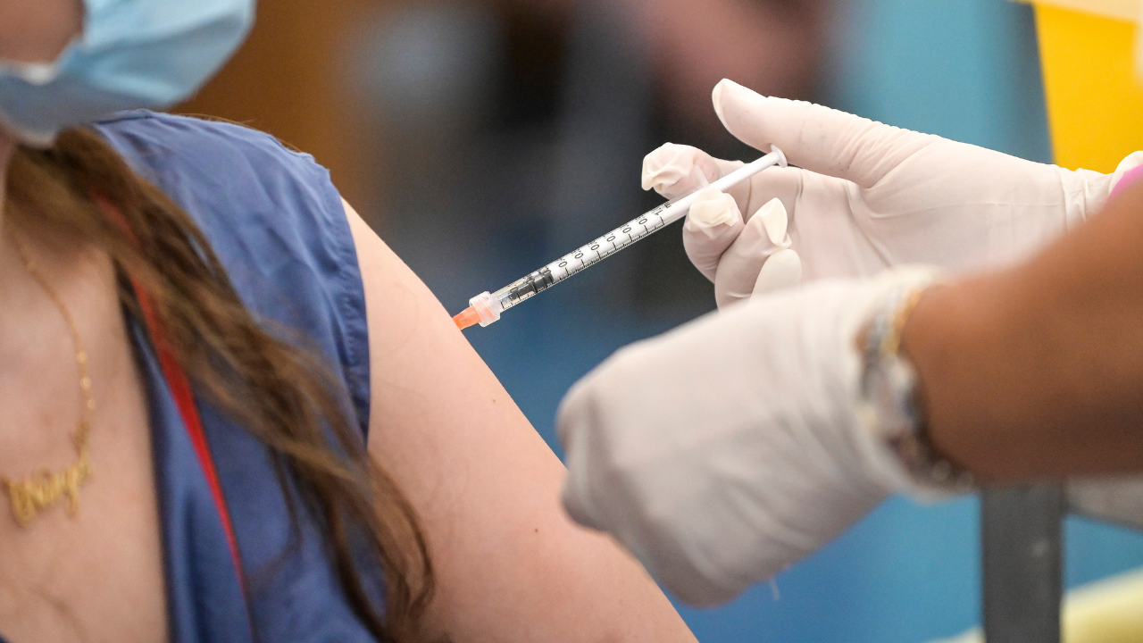 aifa dà il via libera alla terza dose di vaccino