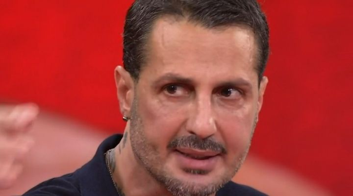 Fabrizio Corona evade gli arresti domiciliari: fermato a Genova in un locale senza permesso