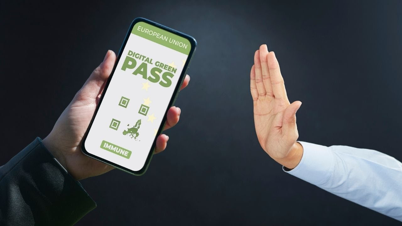 In ferie o in malattia per evitare il green pass: cosa si rischia?
