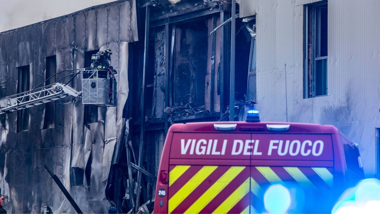 aereo precipitato a milano, tra le vittime un bimbo di un anno