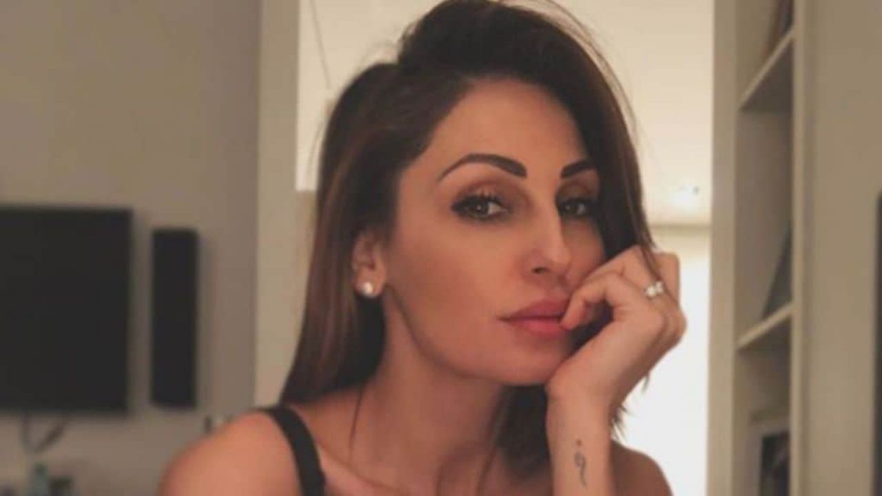 anna tatangelo disperata per la rottura con gigi d'alessio