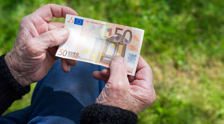 Aumento pensioni e assegno familiare INPS novembre, a chi spetta e di quanto cresce il cedolino