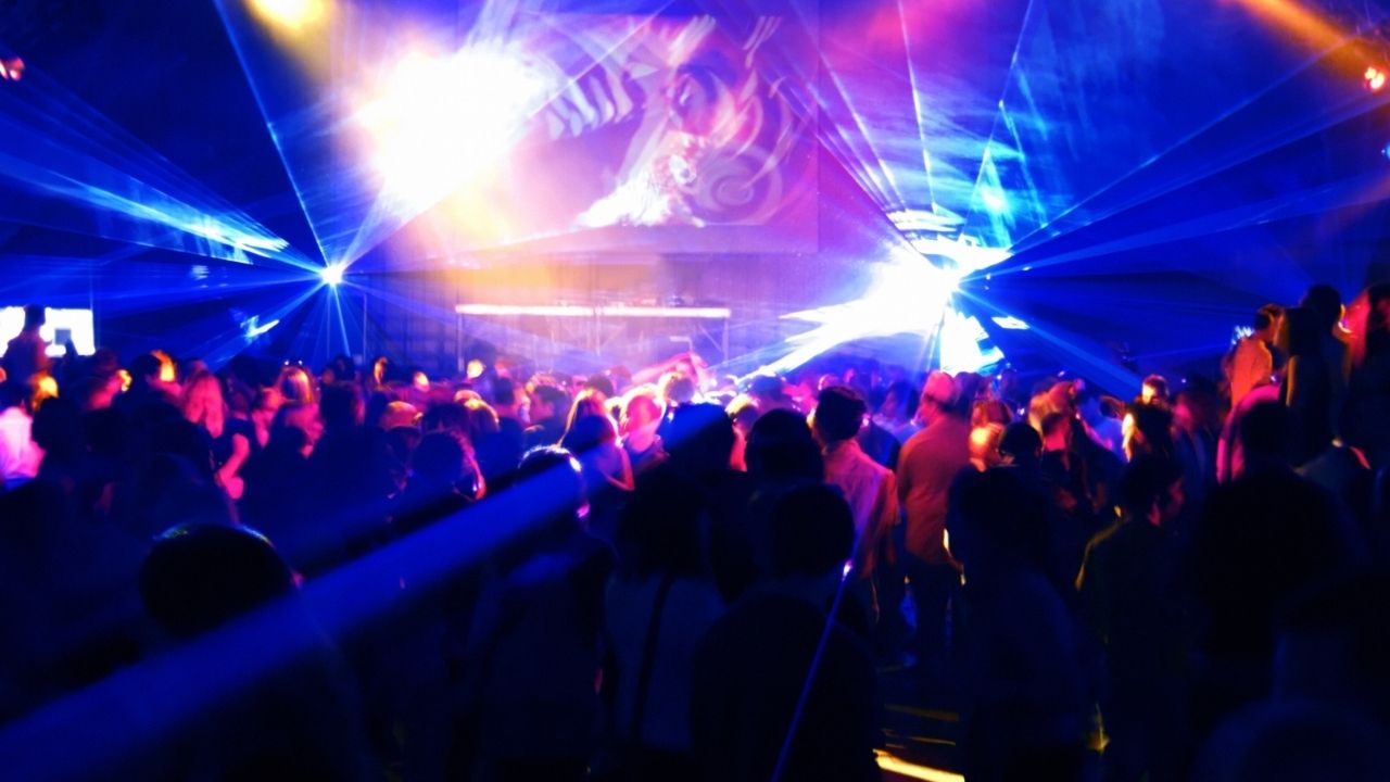 decreto capienze, riaprono le discoteche