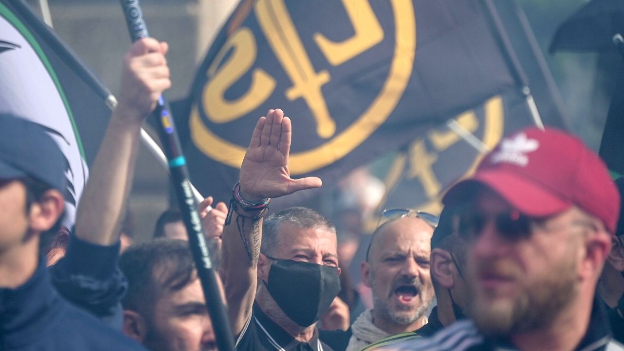 forza nuova, sì della camera alla mozione per lo scioglimento