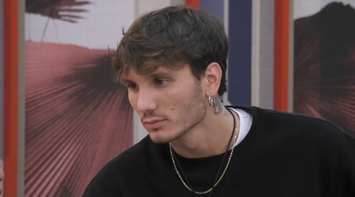 manuel bortuzzo in piedi al GF Vip6