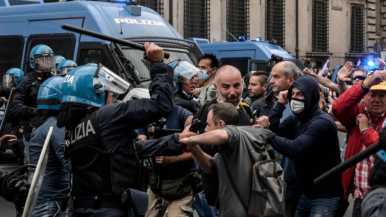 scontri a roma, devastato pronto soccorso umberto I