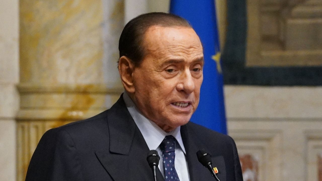 silvio berlusconi attacca i no green pass