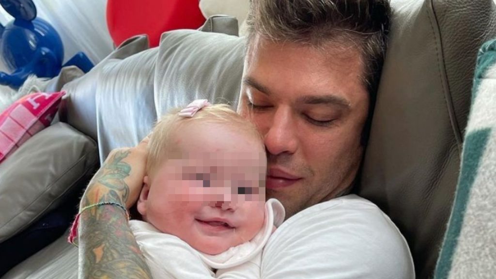 Vittoria Lucia Ferragni ricoverata in ospedale per un virus, Fedez: “È stanca ma sta bene” Vittoria Lucia Ferragni ricoverata in ospedale per un virus, Fedez: “È stanca ma sta bene”