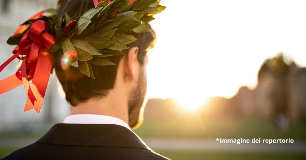 Alla nascita gli danno 2 anni di vita: oggi il giovane 24enne si laurea con il massimo dei voti Alla nascita gli danno 2 anni di vita: oggi il giovane 24enne si laurea con il massimo dei voti