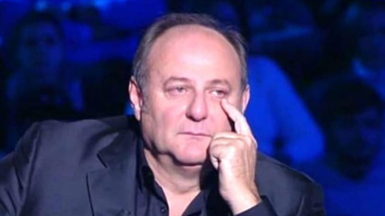 Gerry Scotti in lutto, tremendo dolore con il conduttore: sono stati 20 anni insieme, sofferenza immensa