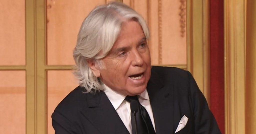 Gaffe di Ivan Zazzaroni a Ballando con le stelle, imbarazzo generale in diretta: “Mi sono accorto di…” Gaffe di Ivan Zazzaroni a Ballando con le stelle, imbarazzo generale in diretta: “Mi sono accorto di…”