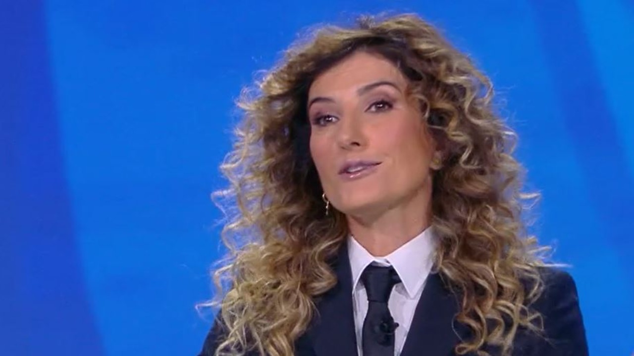 Le Iene – Paola Catanzaro, da mistico a showgirl: lo speciale in onda su Italia1, di cosa parla