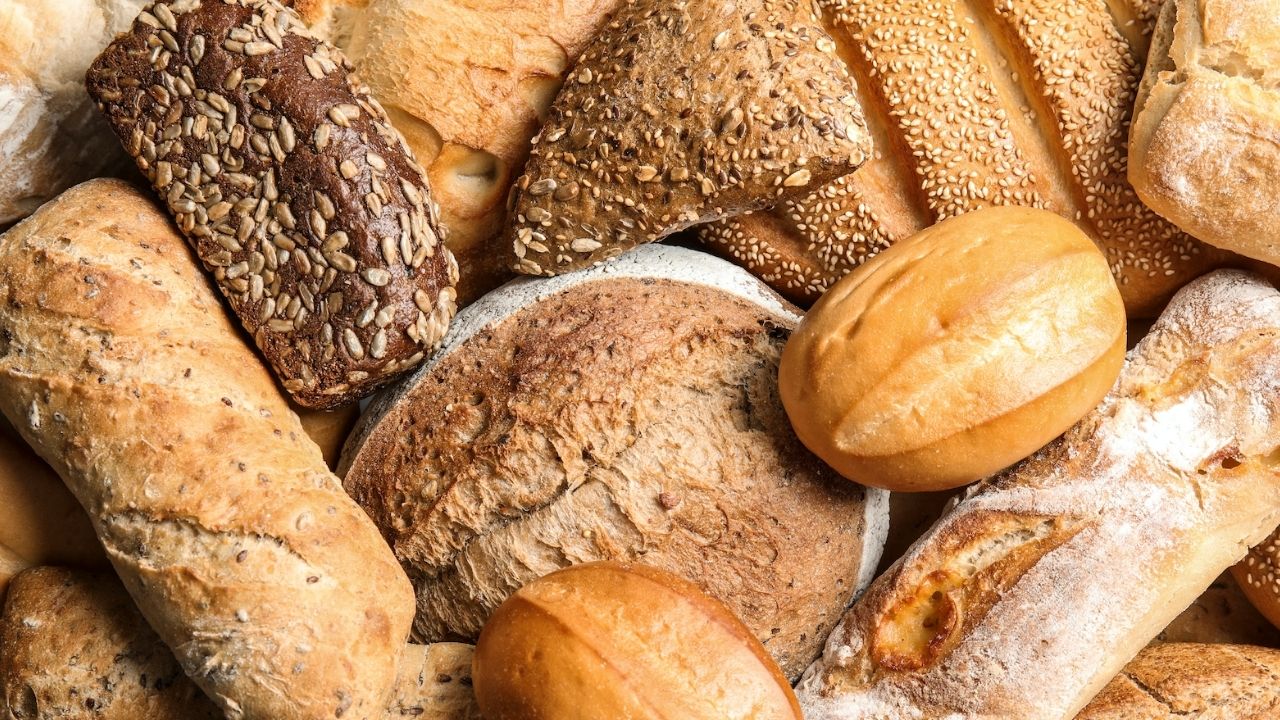 caro bollette, aumentano anche pane e pasta