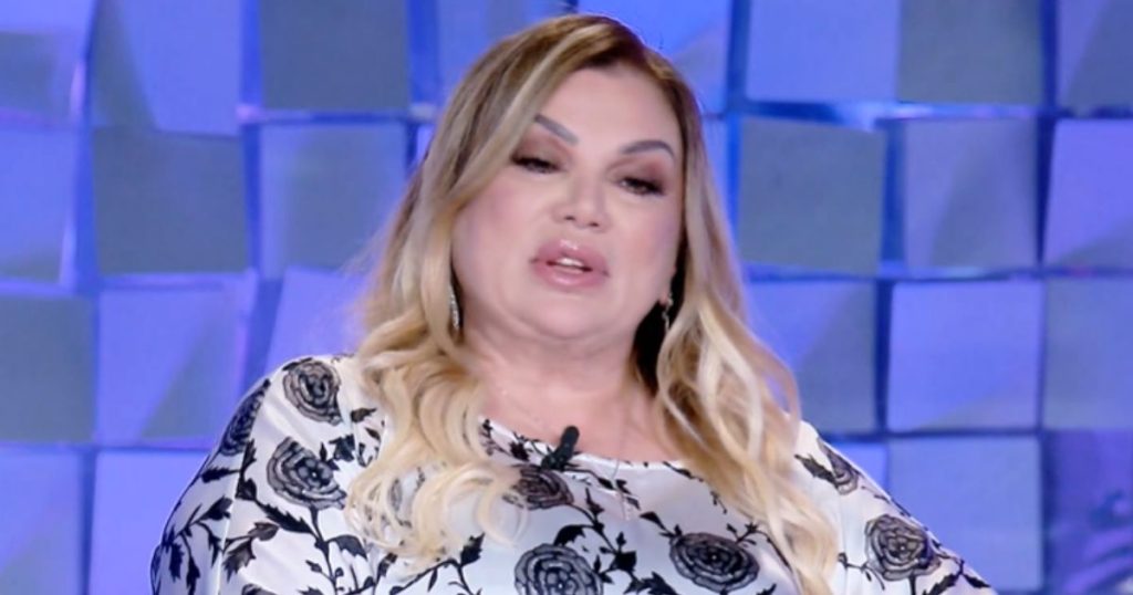 Serena Grandi molestata da un prete durante l’infanzia: a Verissimo la confessione scioccante dell’attrice Serena Grandi molestata da un prete durante l’infanzia: a Verissimo la confessione scioccante dell’attrice
