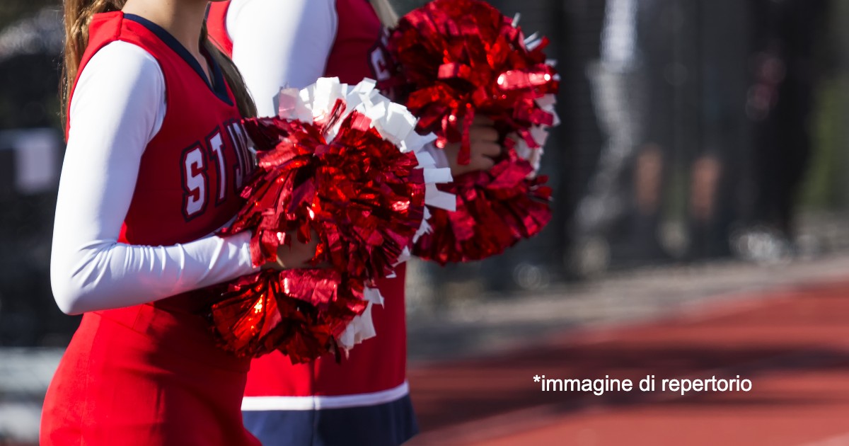 Cheerleader per l'arte: gruppo di studenti fonda un club di supporto per le attività artistiche della scuola